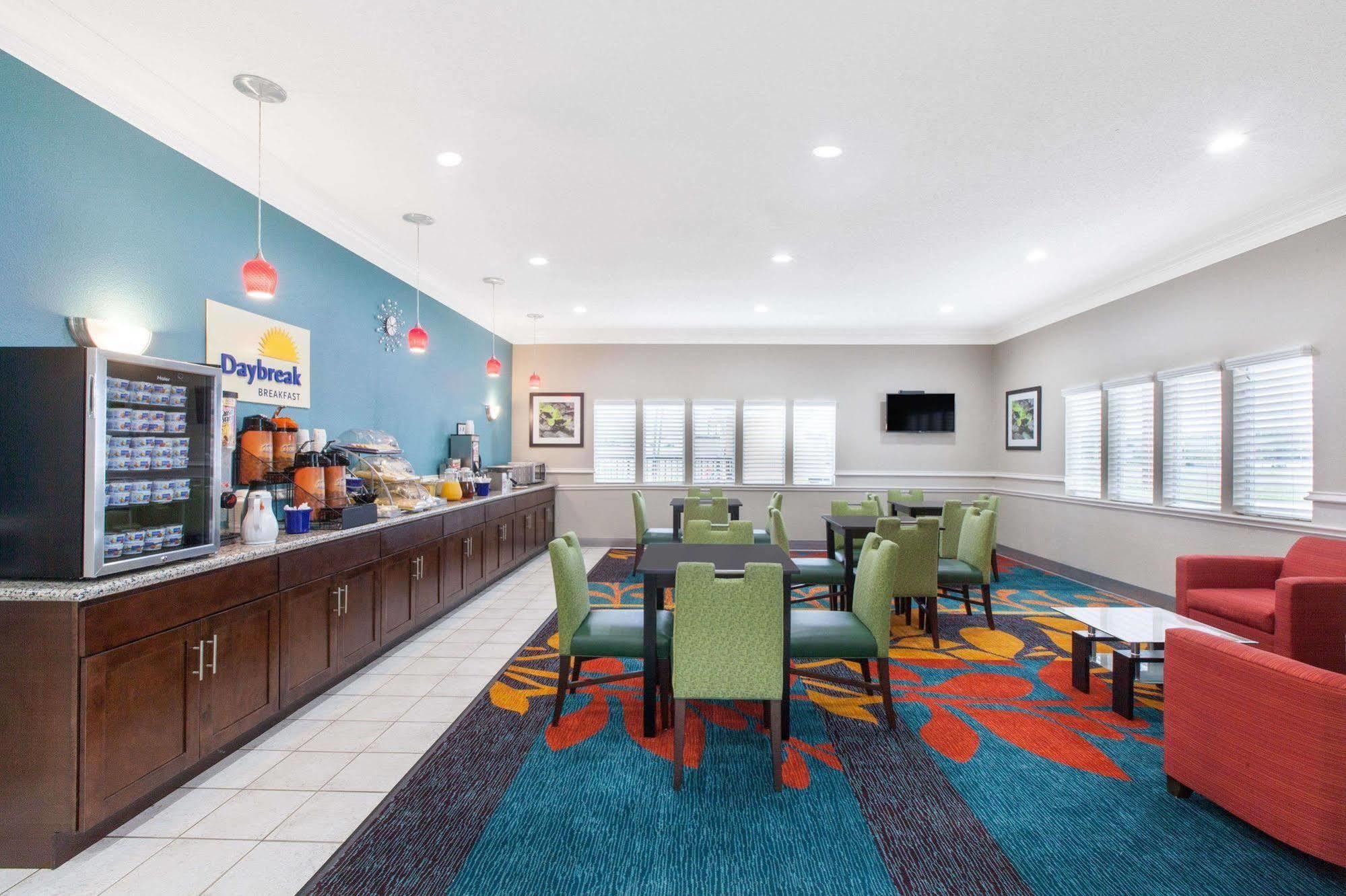 Days Inn By Wyndham Ennis Exterior photo